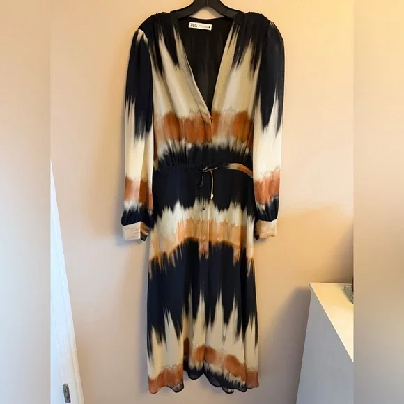 Zara Black and Cream Long Sleeve Dress - Picture 1 of 5